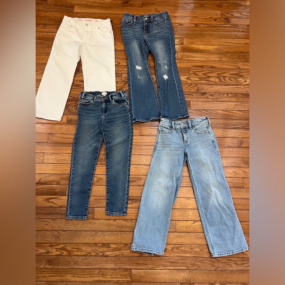 4 pairs of Girls sz 8 Blue Jeans. Bought in 23 and 2024. Like new!!!!!